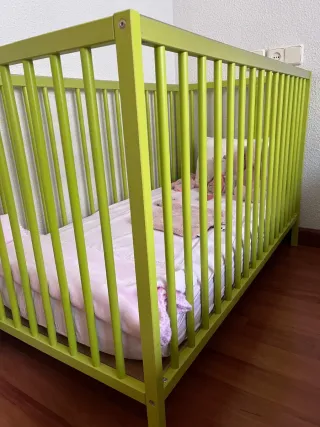 Cuna bebé verde Ikea