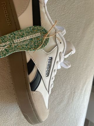 Zapatos Reebok Blancos y Marrones