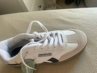 Zapatos Reebok Blancos y Marrones