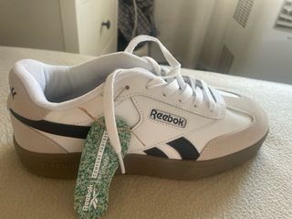 Zapatos Reebok Blancos y Marrones