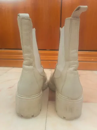 Botines planos blancos