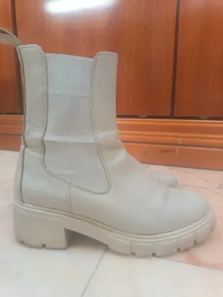 Botines planos blancos