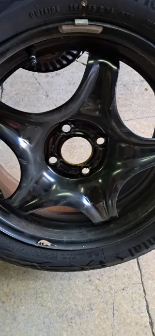 4 llantas con Tapacubos Dacia