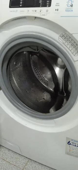 Lavadora funciona .La vendo para repuestos o repa