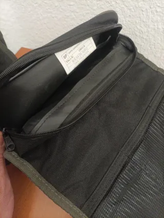 Neceser militar verde.