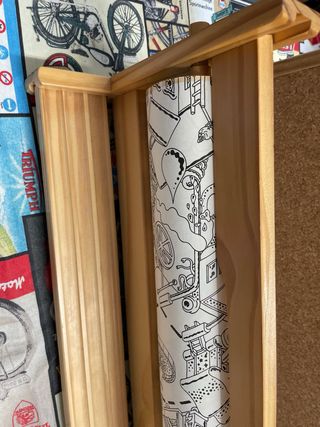 Soporte madera rollo papel colorear