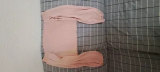 Top negro con cortes