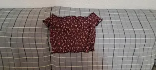 Top negro con cortes