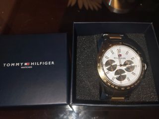 Reloj Tommy Hilfiger Hombre dorado y gris