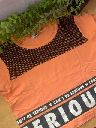 Top deportivo naranja y negro XS