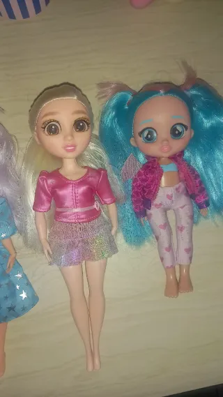 Se vende Lote de 3 muñecas 15€