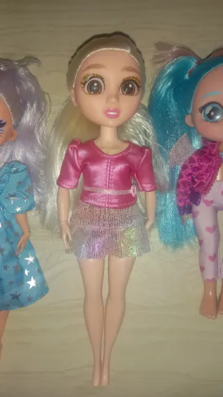 Se vende Lote de 3 muñecas 15€