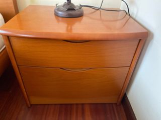 Conjunto de lámpara de techo y mesita de noche