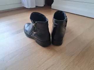 Botines de piel negros con cremallera