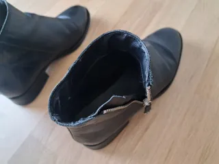 Botines de piel negros con cremallera