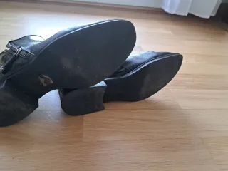 Botines de piel negros con cremallera