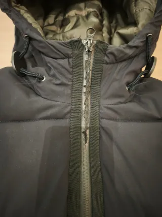 Abrigo acolchado hombre negro