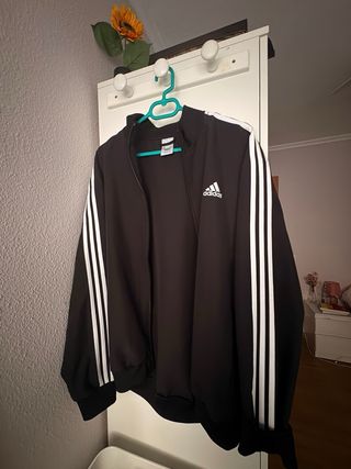 Chaqueta Adidas Negra con Rayas Blancas