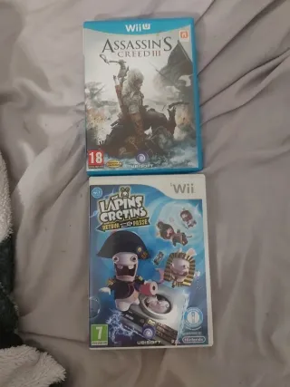 2 juegos Wii: Assassin's Creed III y Lapins Cretin