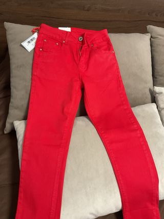 Pantalón Push Up elástico nuevo con etiqueta