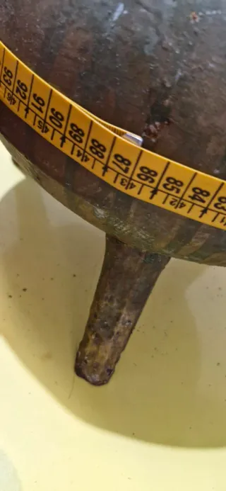 Caldero antiguo metal con patas rústico