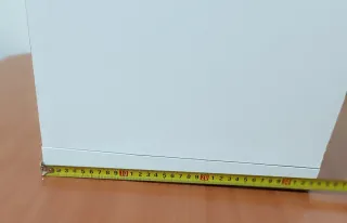 Mesita de noche blanca con 2 cajones