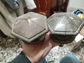 Llamador y tiradores puerta antiguos