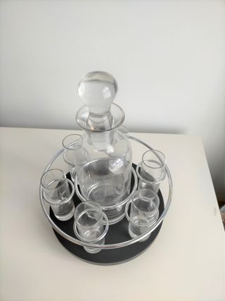 Licorera de cristal con vasos