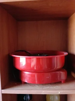 Máquina para hacer algodón de azúcar roja