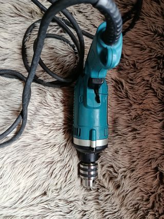 Taladro Makita HD 1631 con maletín