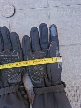 Guantes de moto negros y rojos