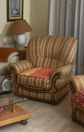 1 Sofás de Tela Beige y Naranja  tengo 2unidades