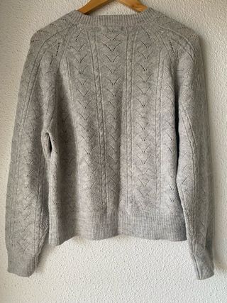 Jersey gris con calados