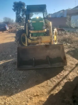 Tractor John Deere Verde con Pala