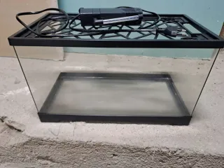 Acuario con tapa, filtro y rampa