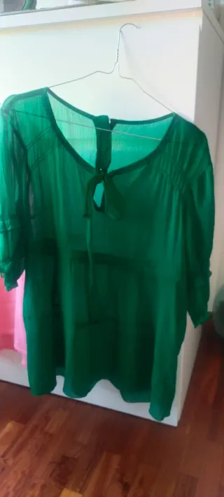 Blusa romántica verde