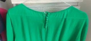 Blusa romántica verde