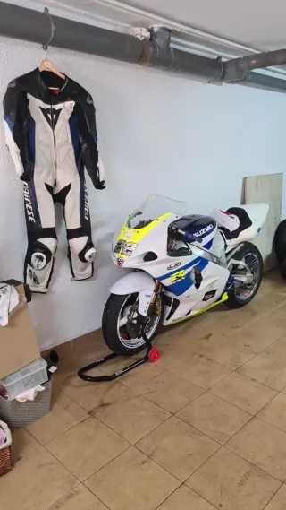 Suzuki GSXR 1000 K1 de circuito. Acepto cambios