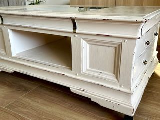 Mesa centro blanco roto con ruedas