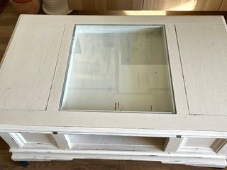 Mesa centro blanco roto con ruedas