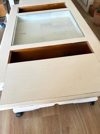 Mesa centro blanco roto con ruedas