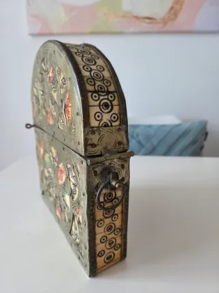 Cofre antiguo latón y hueso decorado antiguo