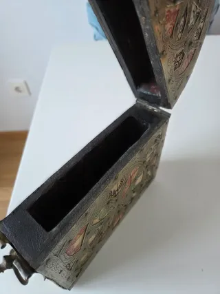 Cofre antiguo latón y hueso decorado antiguo