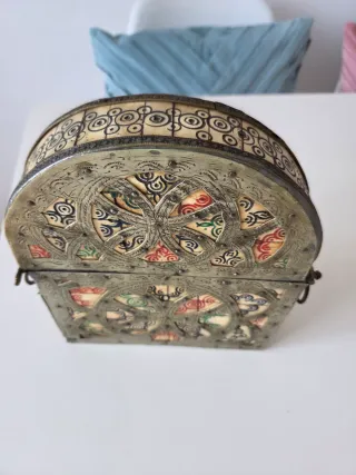 Cofre antiguo latón y hueso decorado antiguo