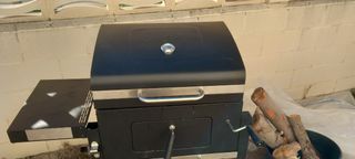 Spettacolare barbecue a carbone di legna