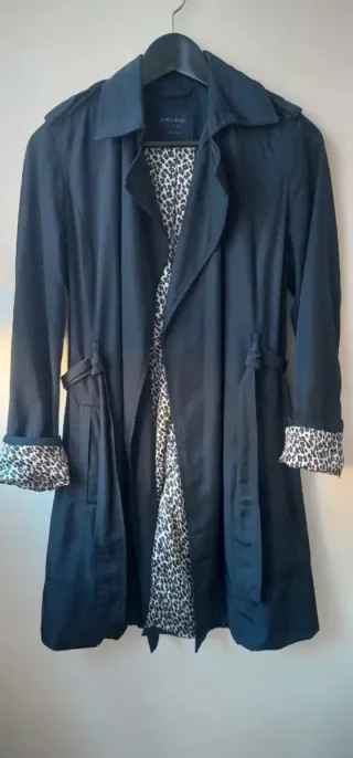 Gabardina Zara Negra con Estampado Animal Print