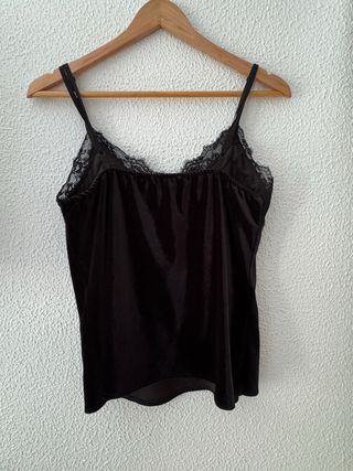 Top lencero negro con encaje