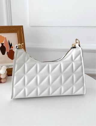 Bolso blanco hombro cadena dorada