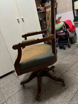 Silla de escritorio antigua de madera y ante