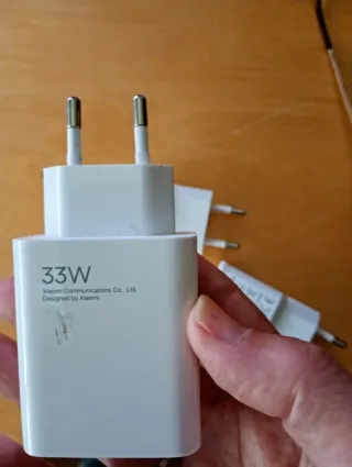 Cargadores de móvil (Samsung). 5 euros cada uno.